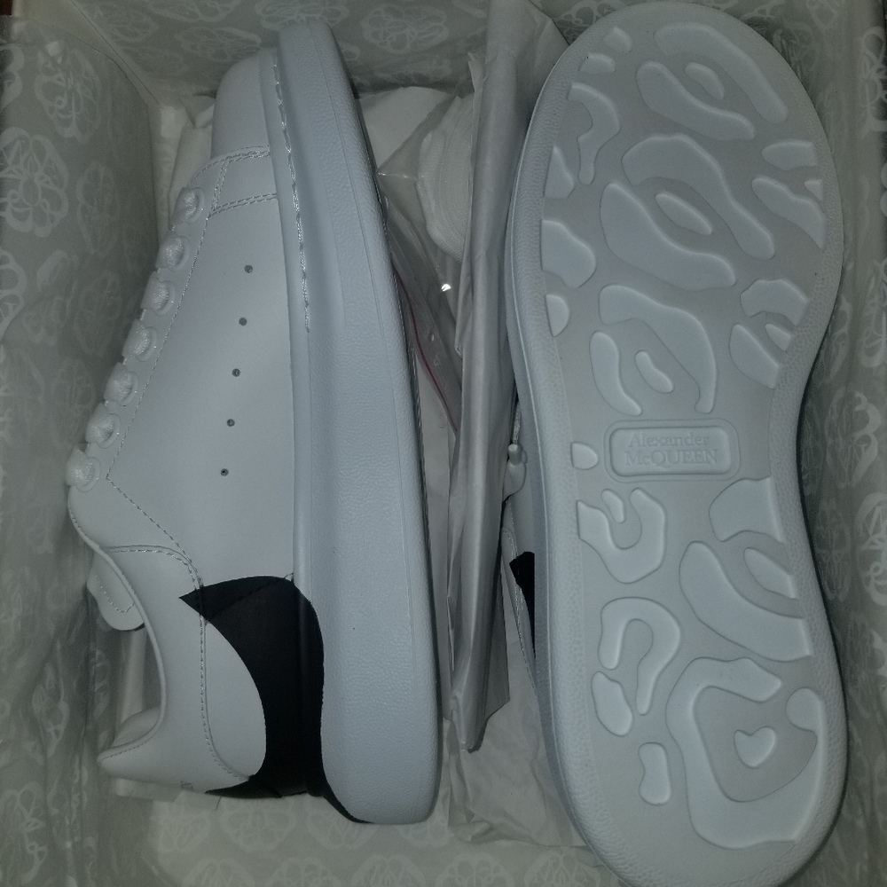 Alexander McQueen Sneakers - Picture 2 of 6